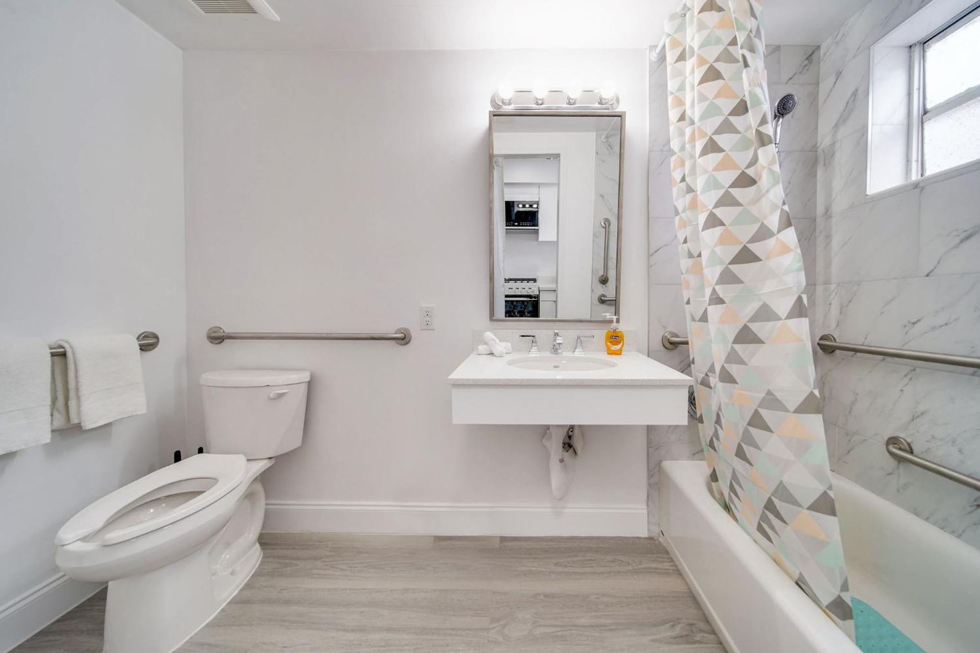 Deco Beachside Apt, W/2 Queen Beds, Washer/Dryer Miami Beach Exterior photo